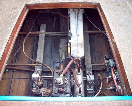 Ein P 70 Motor in einem Besmer Sportboot